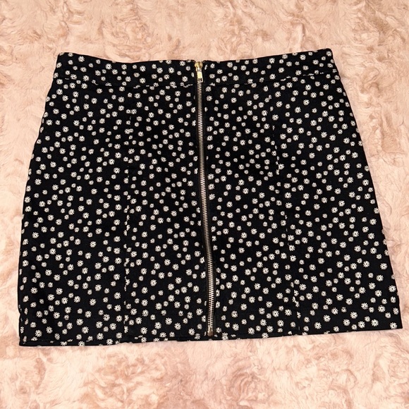 Forever 21 Dresses & Skirts - Floral print skirt